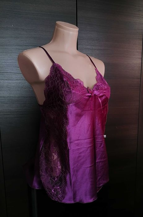 Fioletowa halka z koronką