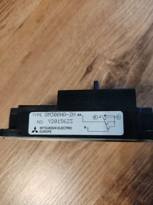 IGBT транзисторный модуль Mitsubishi QM300HA-2H