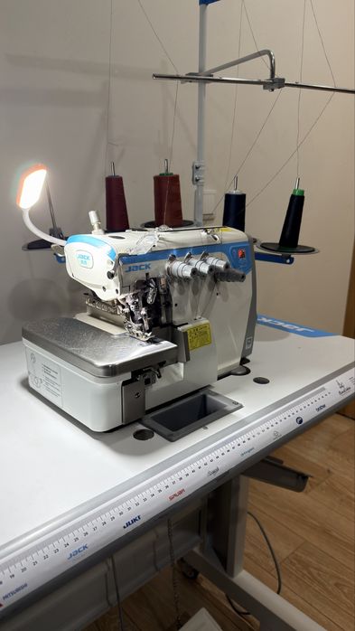 Maquina de corte e cose