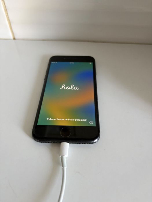 iPhone    8.
