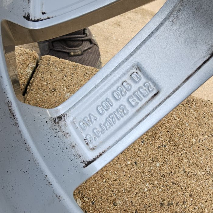 Felga 17cali 5x112 6.5j et52 oryginal Vw Touran 5TA Ładna