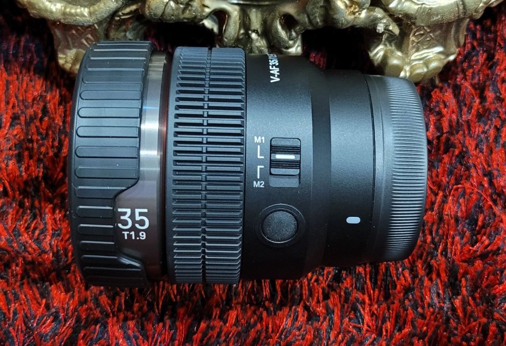 Objectiva SAMYANG 35mm V-AF T1-9FE. 350euros