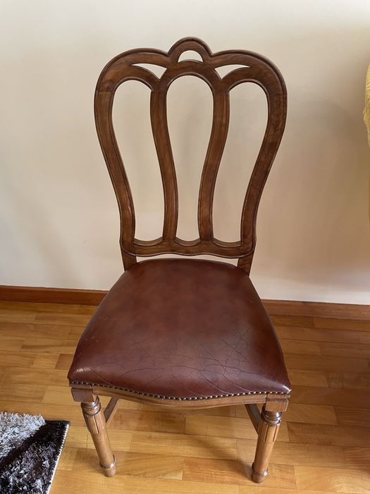 Vendo 6 cadeiras estilo clássico