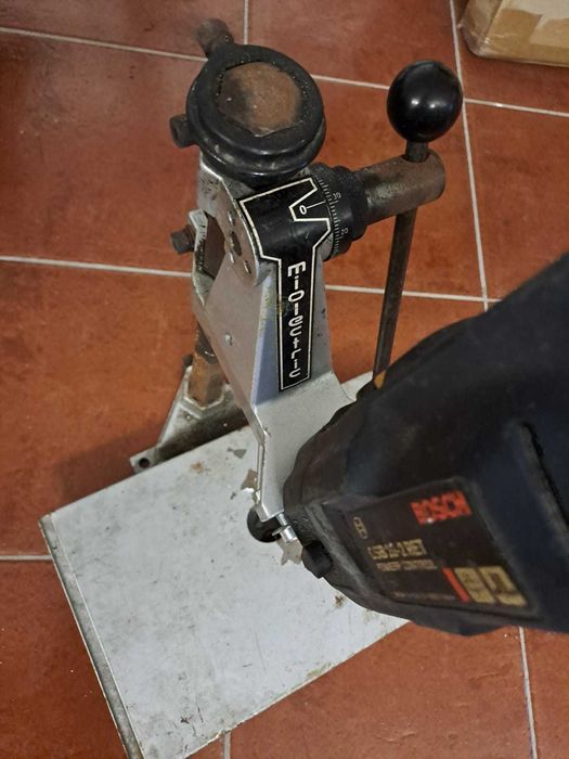 Berbequim bosch com coluna