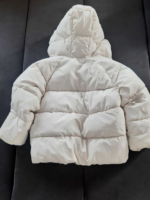 Kurtka zimowa typu puffer r. 120 6-7 lat Zara kremowa ecru