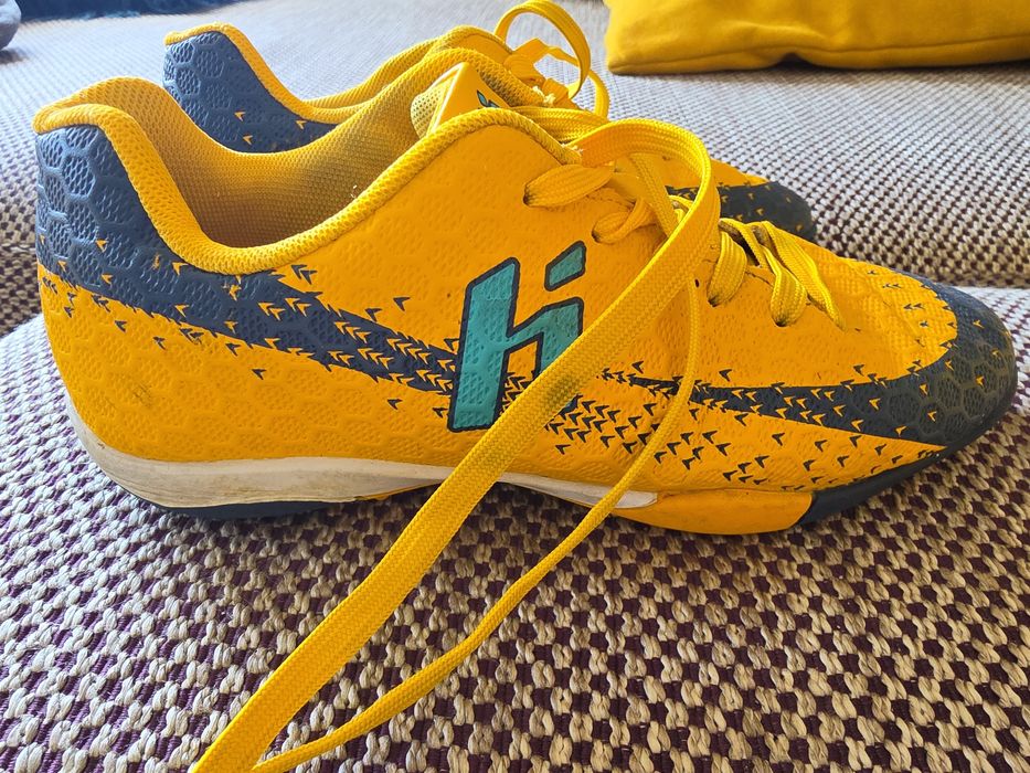 Dziecięce buty piłkarskie huari rozmiar 35