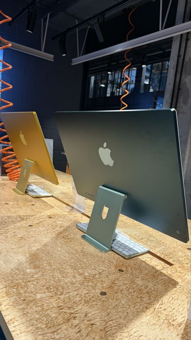 •Apple iMac 24" (2021) - M1