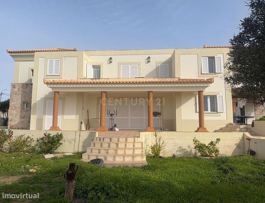 Moradia T4 com Suite - Amplo Terreno - Localização Privilegiada no Por