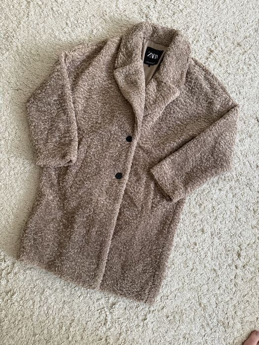 Пальто від Zara бежеве