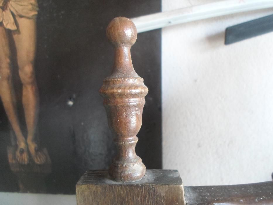 antigo espelho de parede em madeira maciça