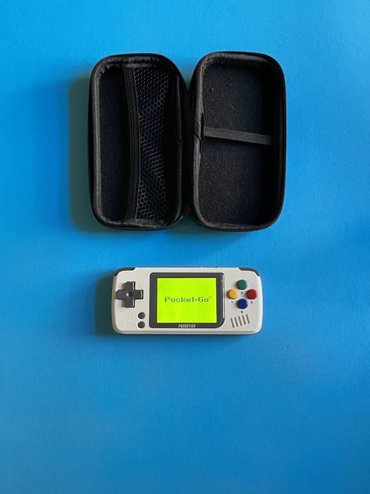 Pocket GO портативна консоль