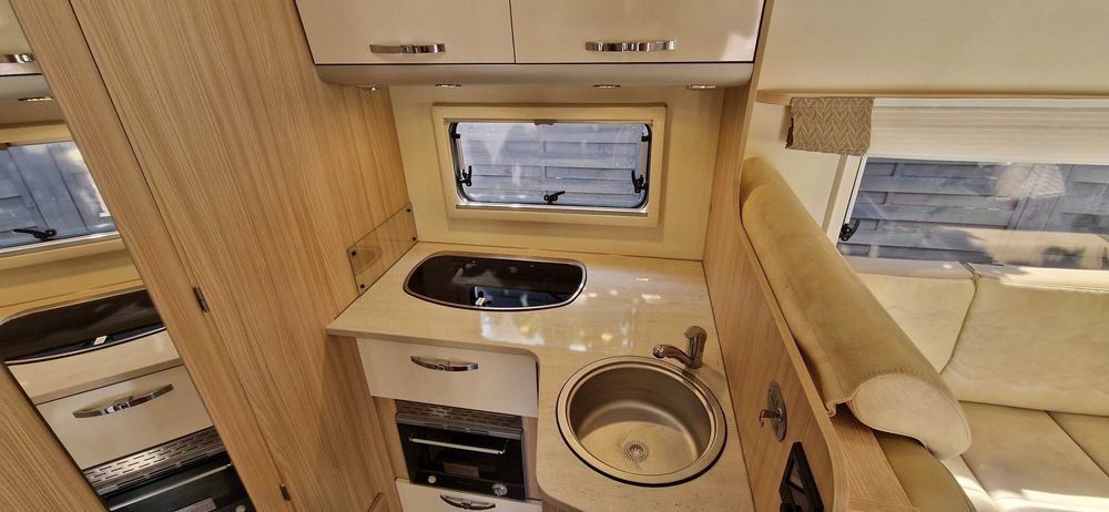 Wynajem kampera mała Lux półIntegra 4 osobowa - Poznań