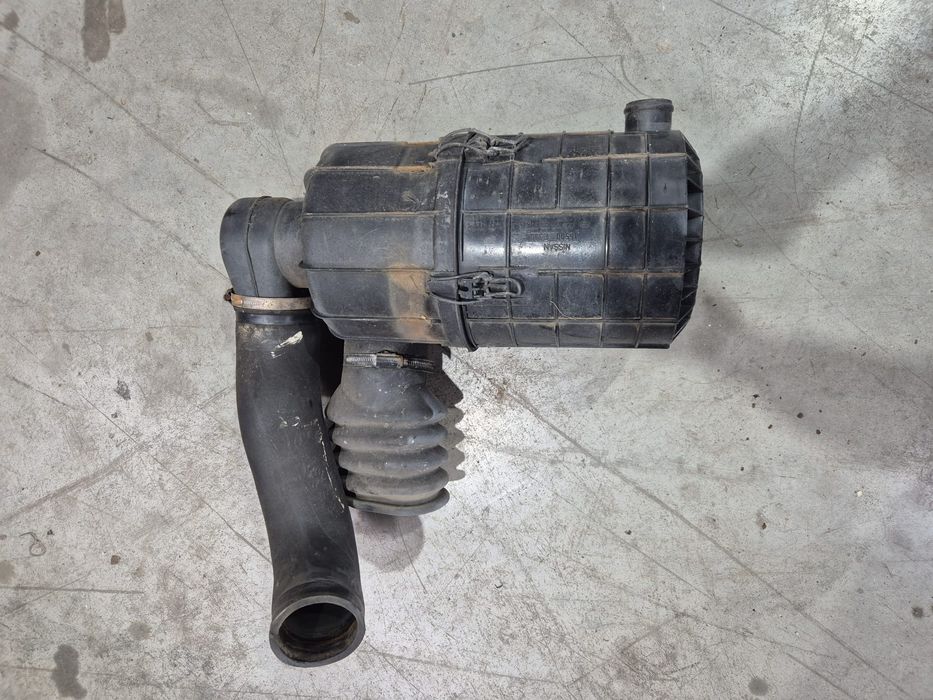 Caixa de filtro de ar Nissan Cabstar 3.0TD