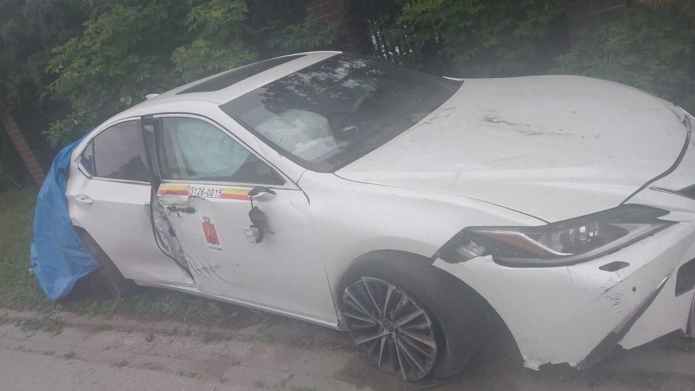 Spredam Lexus ES 300h Business Edition