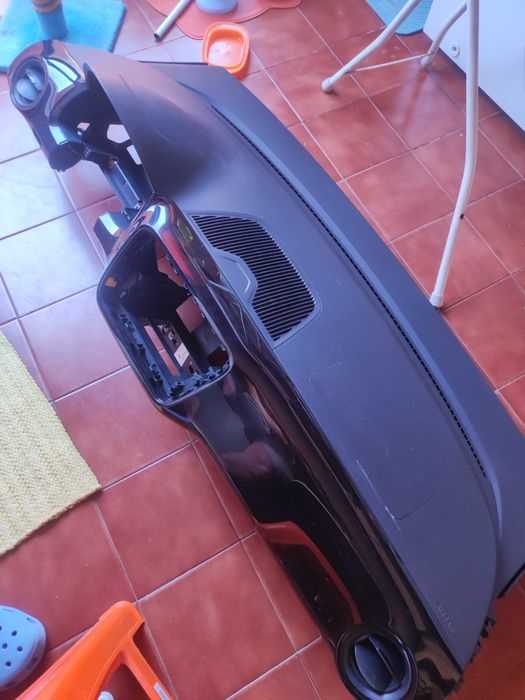 Banco Suzuki GSXR 1100 60€/kit emergençia 25€/ Tablier VW UP 200€