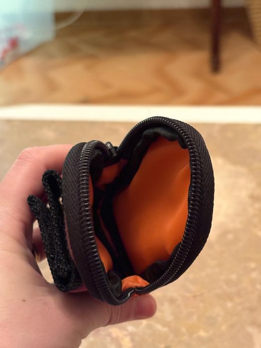 Bolsa/capa compacta com fecho e presilha para cinto