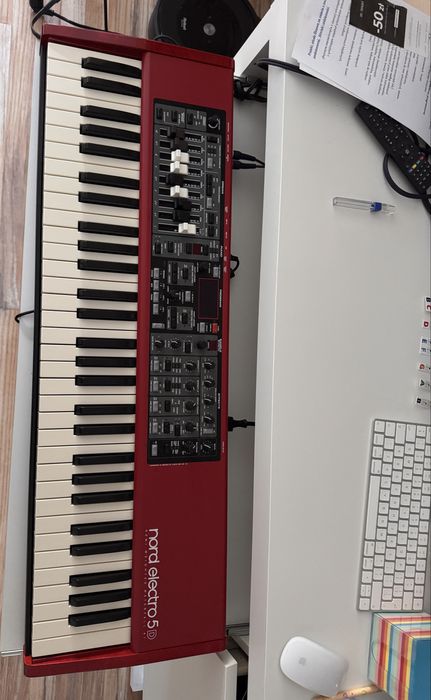 Nord Electro 5D 61   Super stan,
