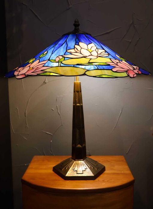 Lampa witrażowa Lilie