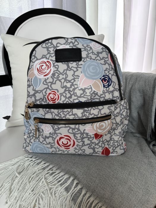 Mochila nova com padrão flores “TOUS”