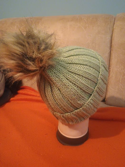 Czapka z pomponem  khaki