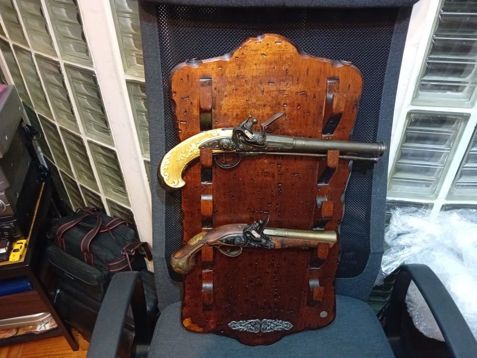 Expositor  de replicas   antigas