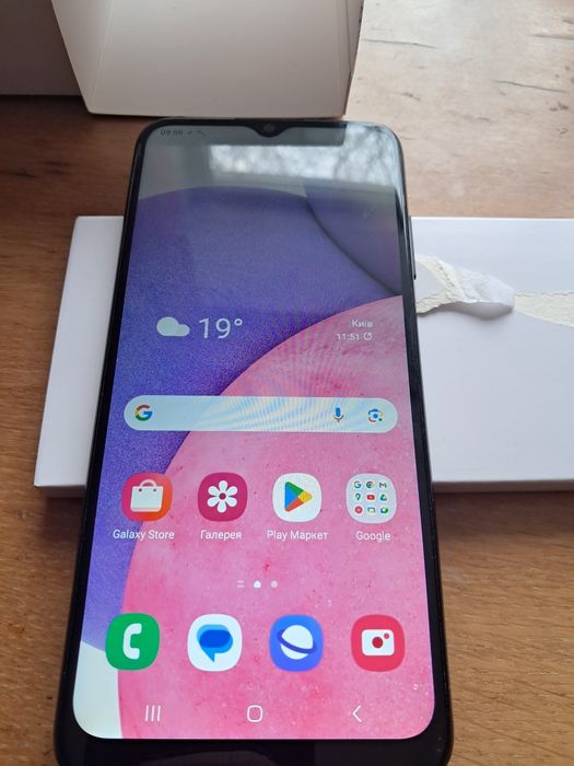 Телефон Samsung в коробке