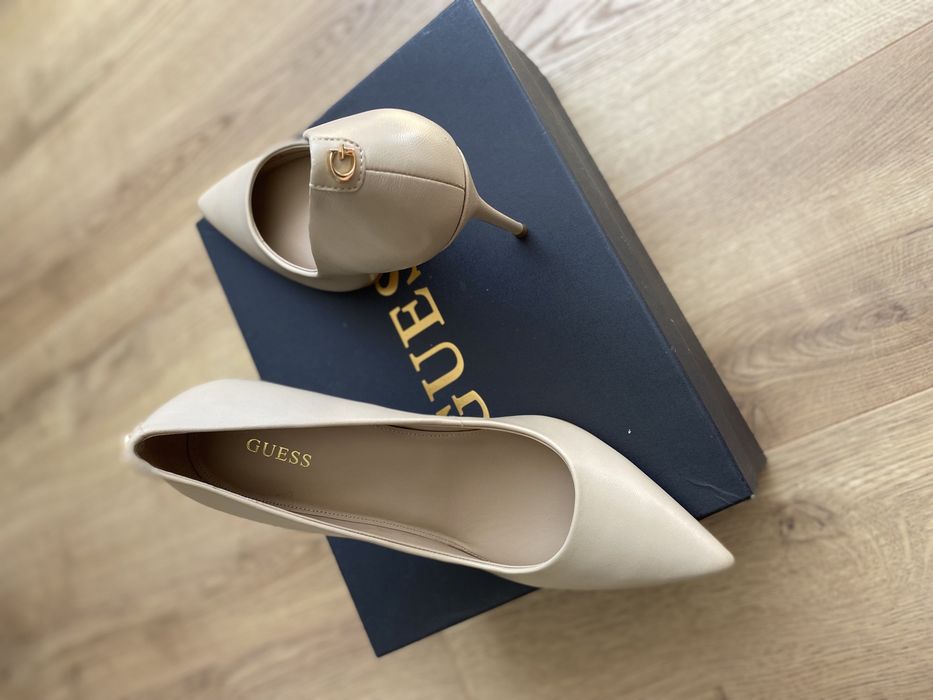 Szpilki Guess r 39