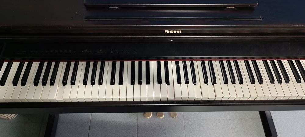 Roland Digital Piano HP 237 e (Ver descrição)