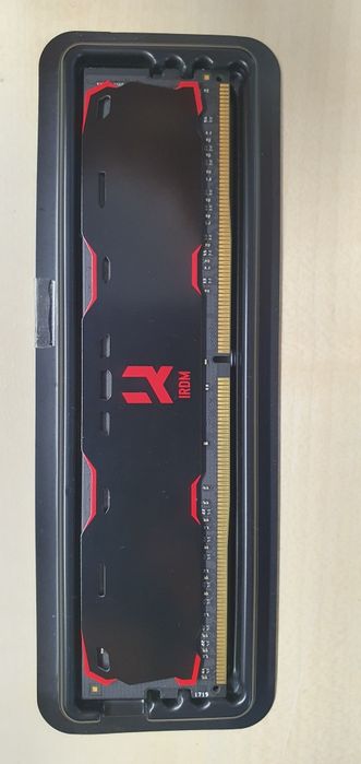 Оперативна пам'ять GoodRAM IRDM DDR4 8GB 2400MHz (IR-2400D464L15S/8G)