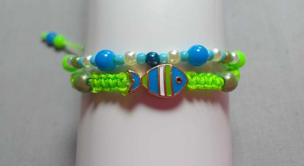 4 Pulseiras duplas em Macramê em cores Neon com Peixinho e contas diversas