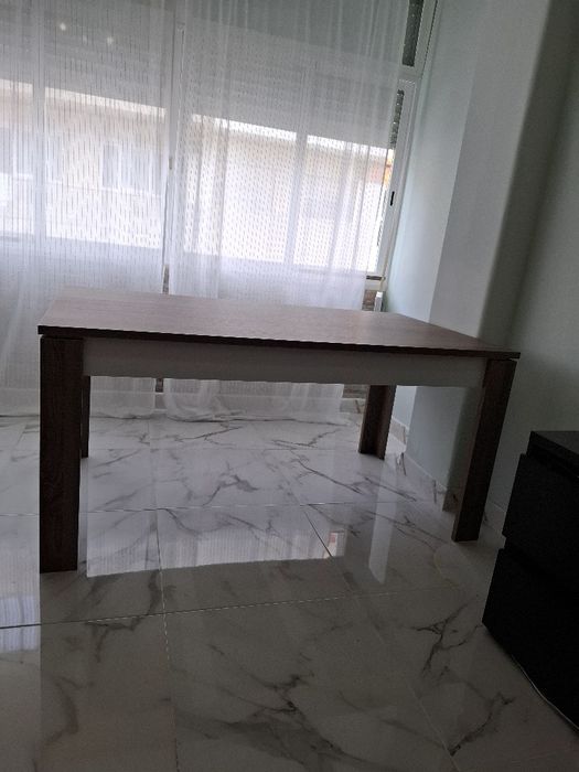 Mesa de jantar Jom