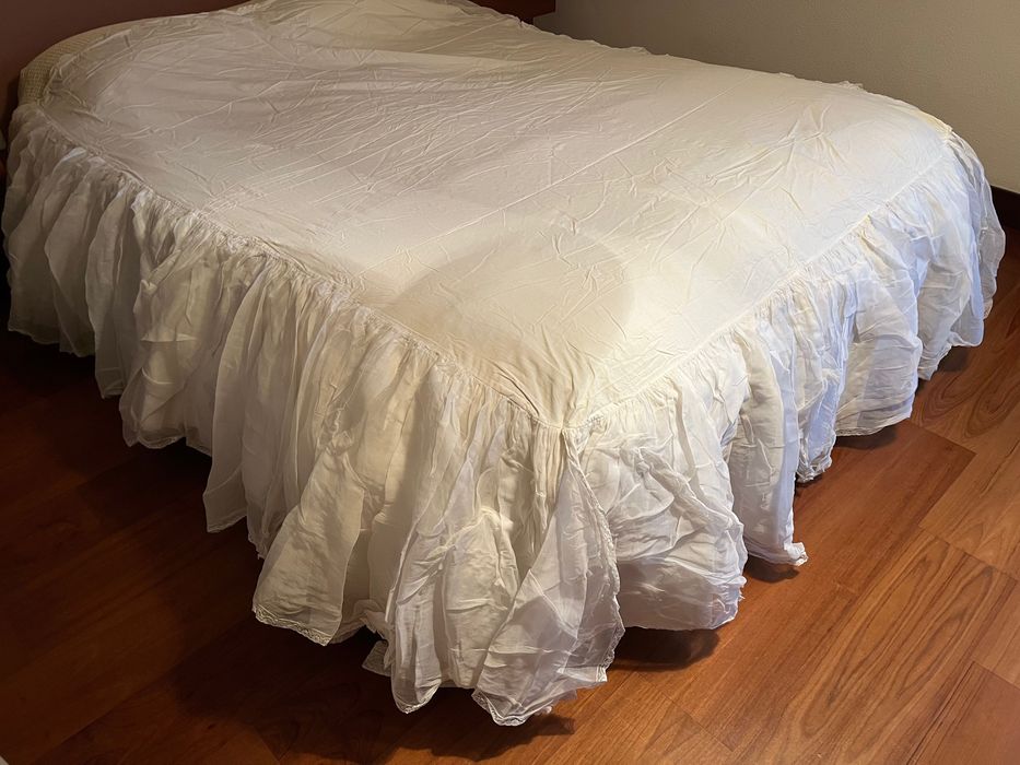 Saiote antigo para cama