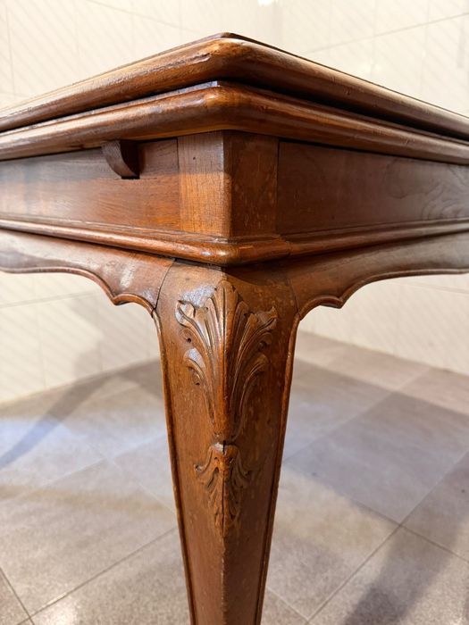 Mesa de jantar de madeira extensível