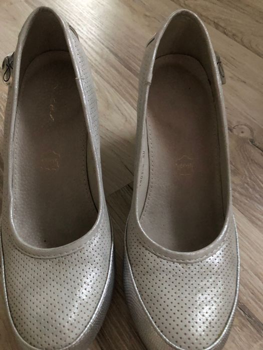 Buty na koturnie