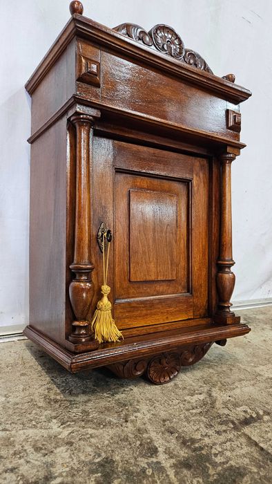 Antyk Stary ładny Szafka , Duża  - Forma Ciekawa .