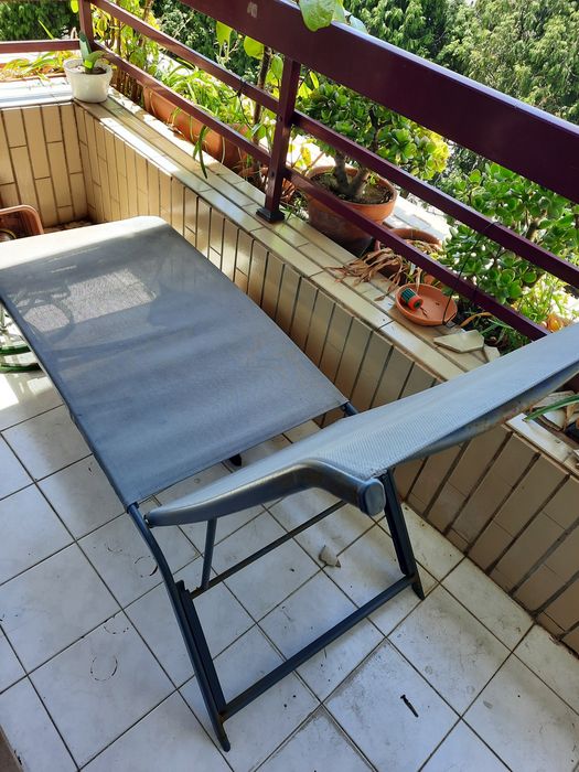 Espreguiçadeira cinzenta