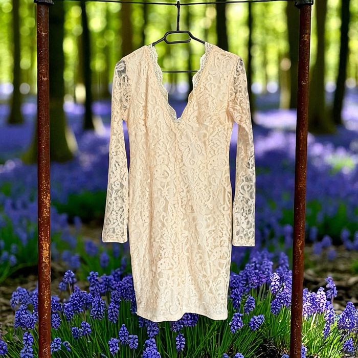 Elegancka sukienka koronkowa Pink Boutique ivory, nowa z metką r. 40