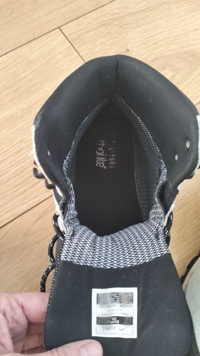 Buty Elbrus trekkingowe sportowe spacerowe trzymające kostkę