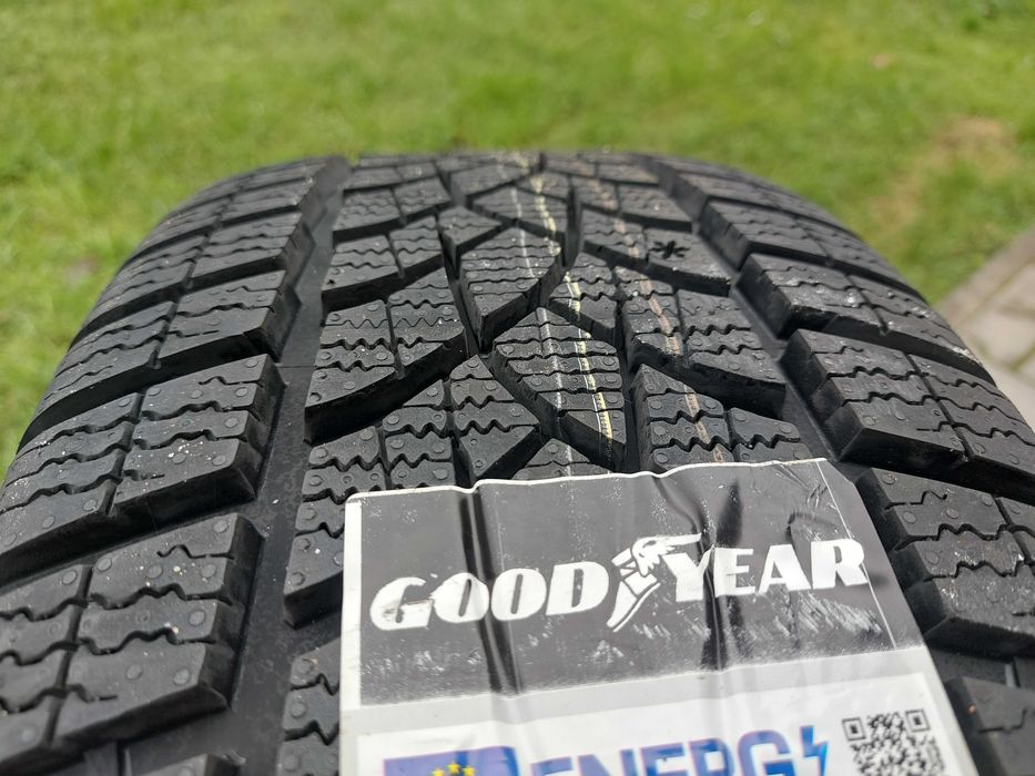 205/45R18 90H XL FR Goodyear Ultra Grip Performance