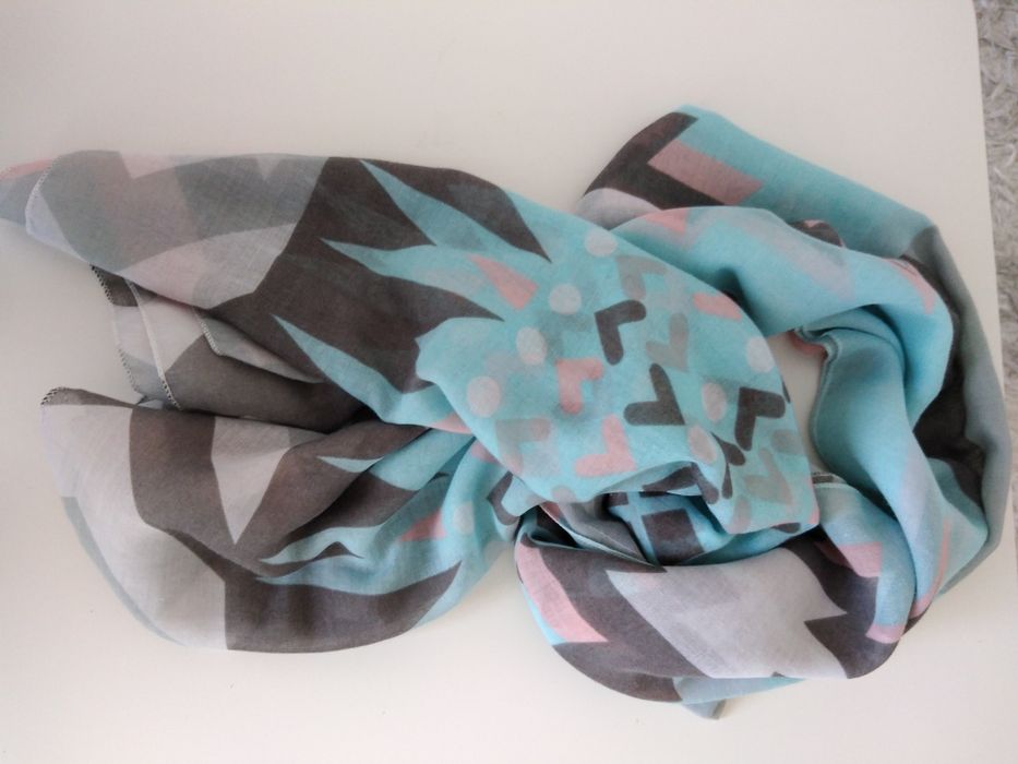 Szal w pastelowych kolorach