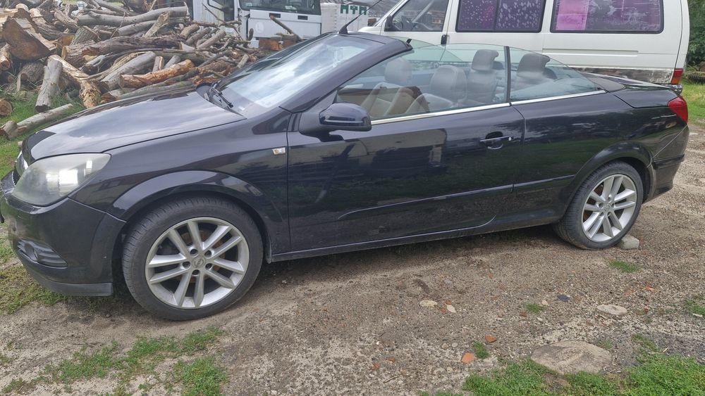 Astra h cabrio twin top 1.6 alusy 17 skóra grzany fotel duże radio. Sprawny twardy dach.