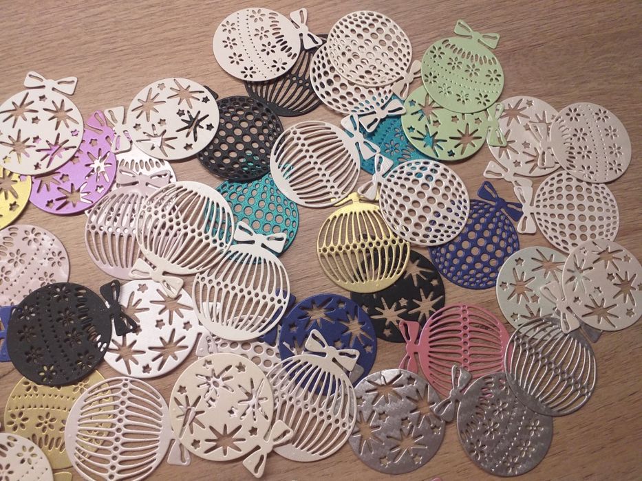 Scrapki scrapbooking bombki ażurowe Boże Narodzenie