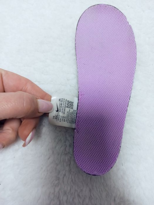 Оригінал NIKE AIR max,27 розмір,устілка 17.5 см,кросівки для дівчинки