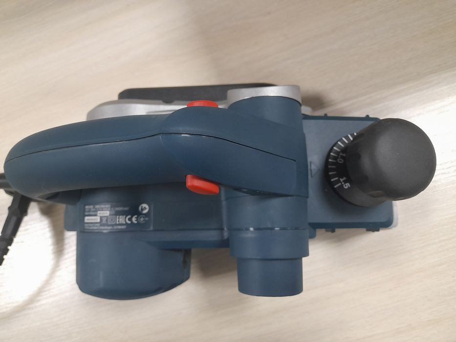 Рубанок Bosch 15 - 82.