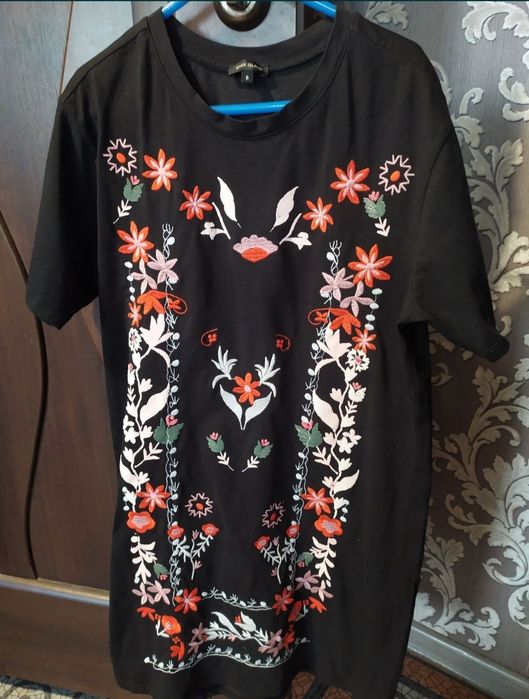 Плаття з вишивкою riverisland