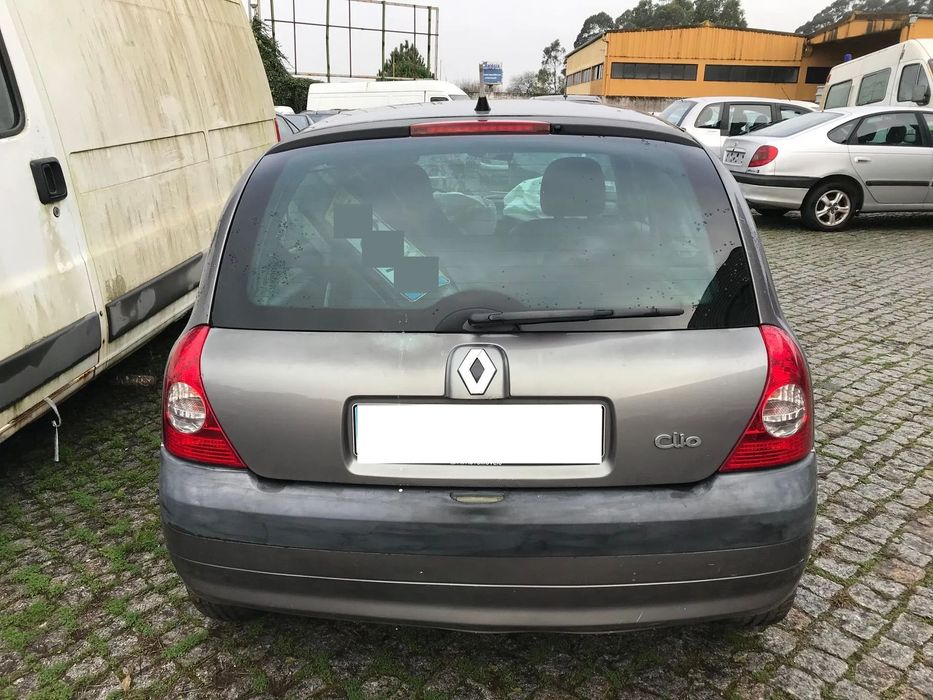 Renault Clio II 1.2 5P 2002 - Para Peças