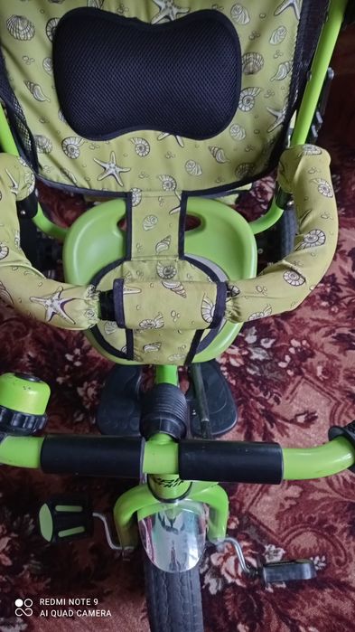 Продається триколісний ровер салатовий колір кола добрі