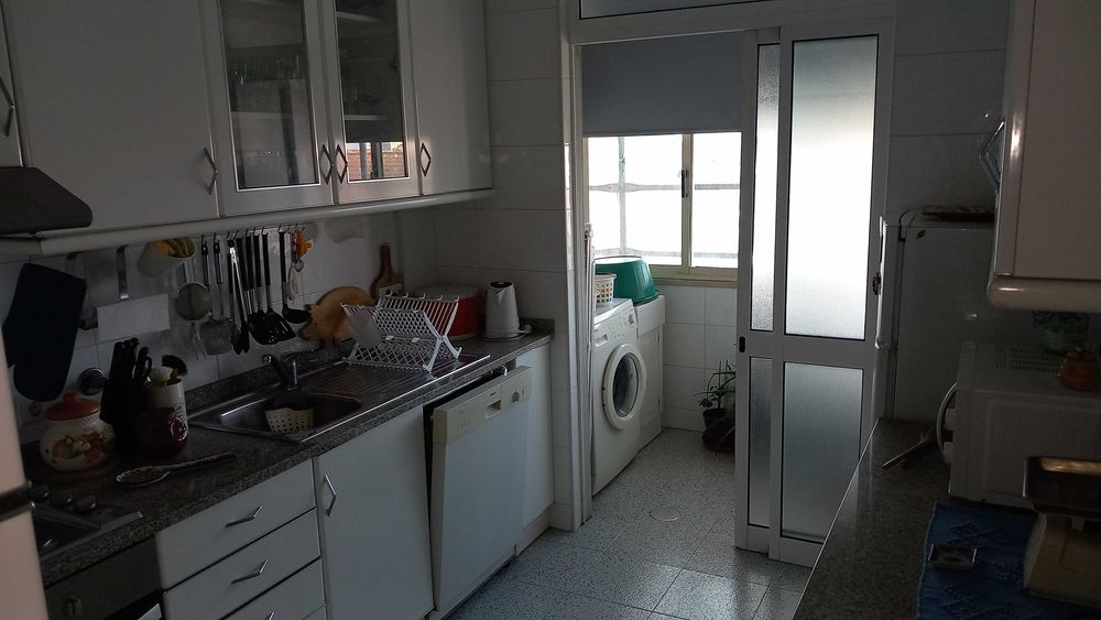 Fantástico T2+1 Mobilado com Jardim Privativo e Box Individual