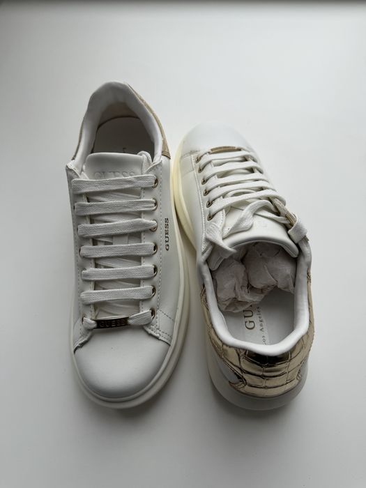 Guess Кросівки жіночі , шкіряні , білі з золотою вставкою, 36р