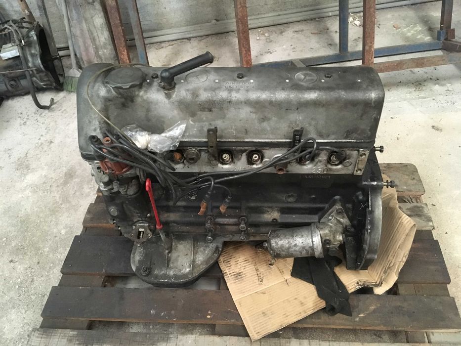 Motor Mercedes w114 250